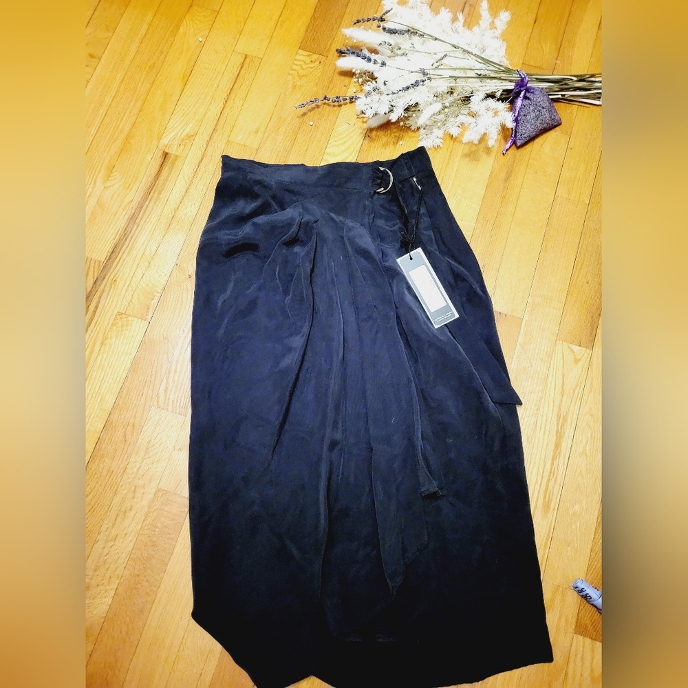 🇨🇦 NWT Cokluch skirt